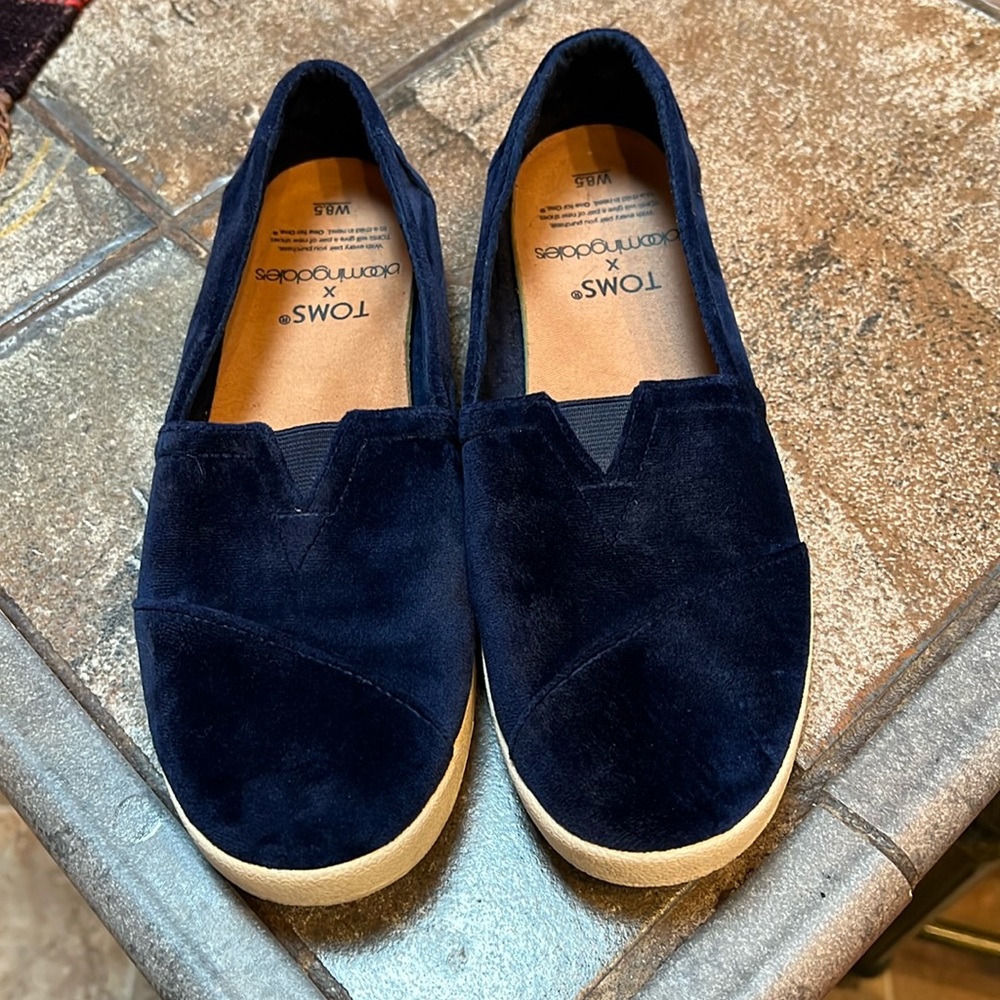 TOMS Avalon slip-on loafers, navy blue velvet, size 8.5